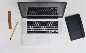 apple-desk-laptop-macbook-pro-large